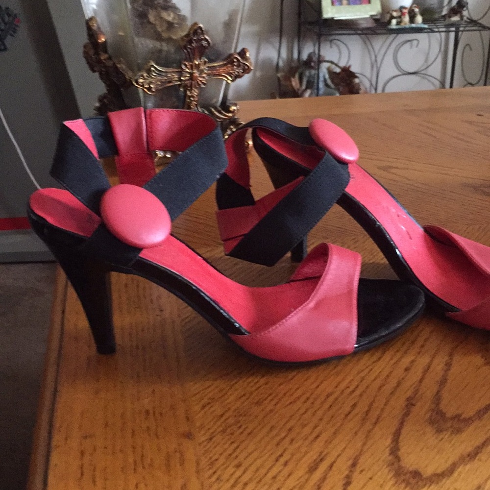 Heels - Picture 2 of 2